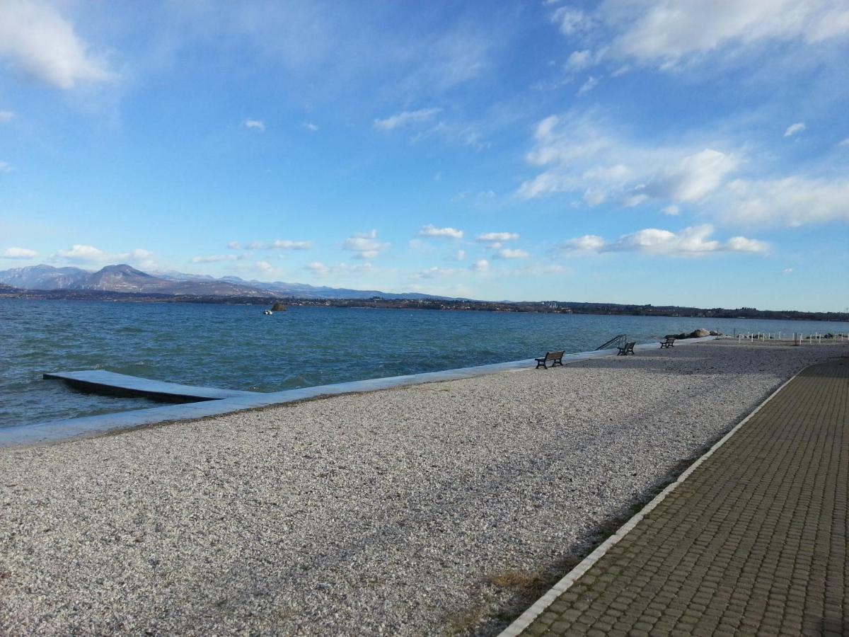Peschiera Appartamenti Vacanze Peschiera del Garda Exterior photo